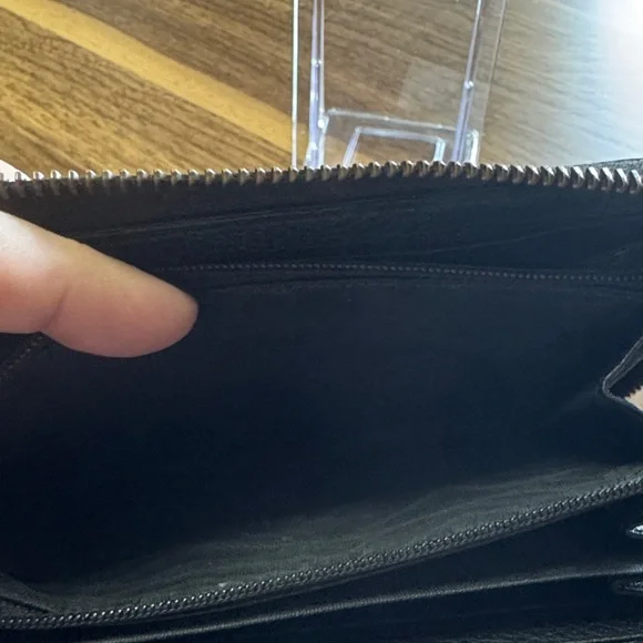 *SOLD* Gucci Black Leather Wallet with Green and Red Stripe - Picture 7 of 9